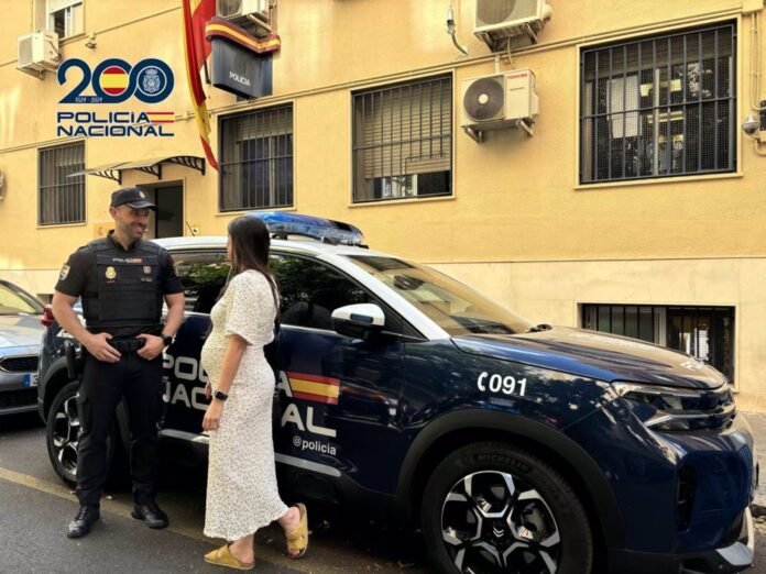 Sucesos.- Un policía nacional fuera de servicio salva la vida a un joven que estaba inconsciente en un piso de Madrid