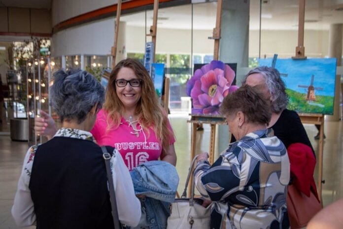 El Ayuntamiento de Alcorcón informará a los mayores de sus servicios y actividades a través del WhatsApp El Ayuntamiento de Alcorcón informará a los mayores de sus servicios y actividades a través del WhatsApp