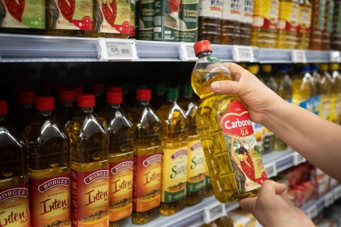 El Gobierno aprueba hoy prorrogar la rebaja del IVA de los alimentos, pero con una vuelta progresiva al 4%