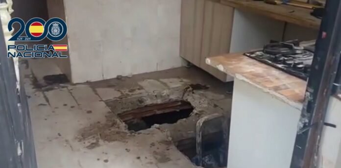 Policía halló bajo el suelo de una cocina los restos de 'Francis', que fue asesinado por una deuda