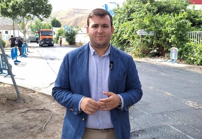 El Ayuntamiento destina más de 30.000 euros para mejorar el asfaltado de la calle Varsovia