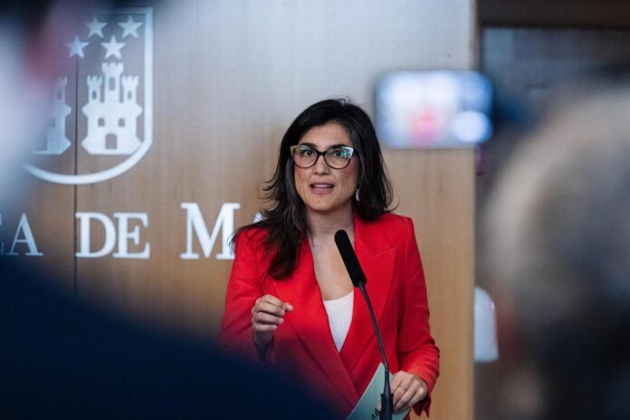 Más Madrid reprocha a la Comunidad no tener plan integral de inmigración desde 2021 mientras habla de caos del Gobierno