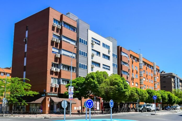 El Ayuntamiento concede una ayuda de 8 millones a 22 comunidades para la rehabilitación de sus edificios