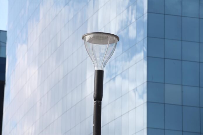 Ayuntamiento sustituye 1.300 luminarias en los barrios