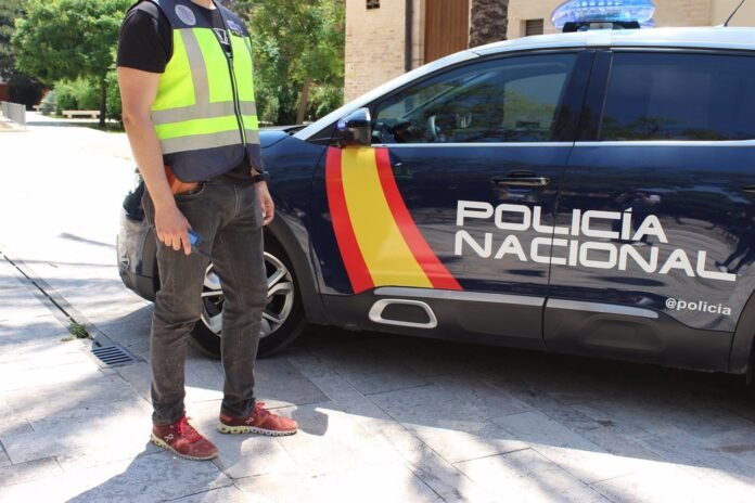 Herido un joven tras recibir un disparo en la rodilla una calle de Ciudad Lineal Herido un joven tras recibir un disparo en la rodilla una calle de Ciudad Lineal