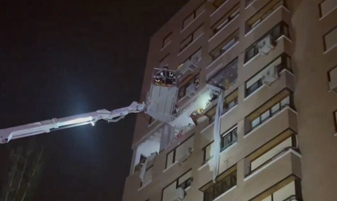 Heridas dos mujeres al sufrir quemaduras en el 60% de su cuerpo por una explosión en su vivienda en el barrio de La Paz Heridas dos mujeres con quemaduras en el 60% del cuerpo por una explosión en su vivienda en el barrio de La Paz