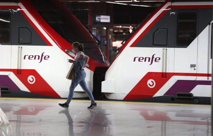 Un tren de Cercanías sufre una avería en la estación de Nuevos Ministerios y provoca retrasos en la C3 y C4