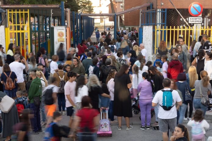 Medio millón de alumnos madrileños de segundo ciclo de Infantil, Primaria y Educación Especial vuelven mañana a clase