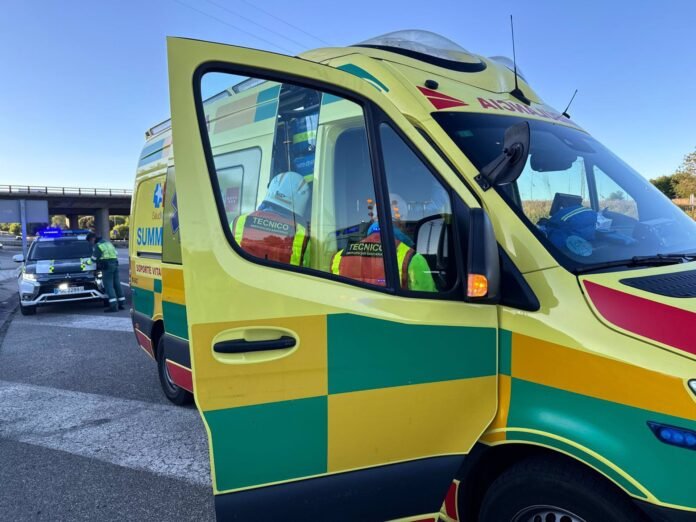 Una colisión entre un coche y una moto, con un herido leve, deja atascos en la A-42