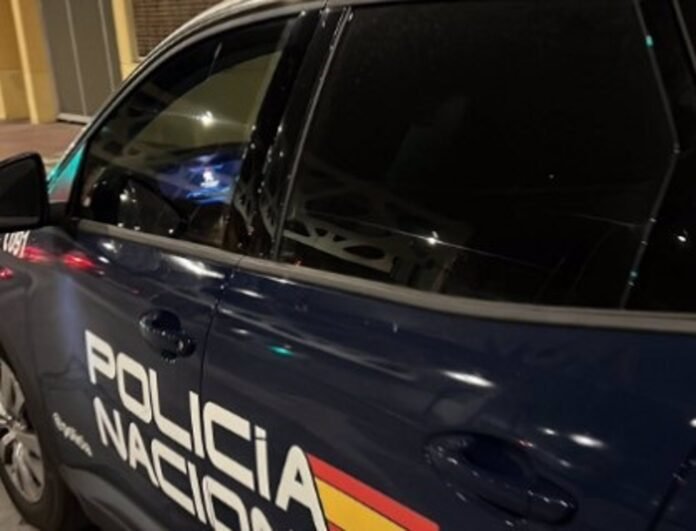 Sucesos.- Detenido un joven de 30 años por robar en una casa de apuestas de Mérida tras amenazar a una empleada Detenido un conductor tras una violenta persecución que terminó con 2 agentes heridos y 15 coches dañados