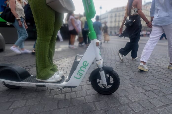 Madrid dirá adiós a los patinetes de alquiler el 25 de octubre