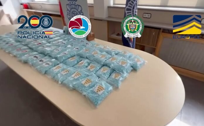 Decomisan 250.000 pastillas colombianas de droga sintética que introducían en vuelos con maletas 'dobladas'