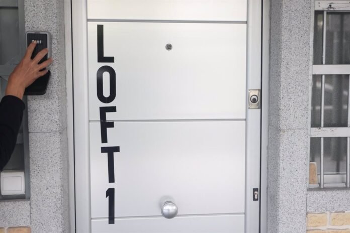 Madrid insta al Gobierno a llevar a Bruselas la prohibición de anuncios sobre pisos turísticos en plataformas