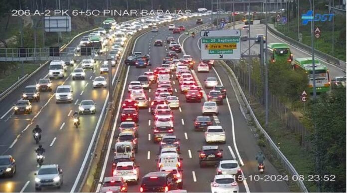 Un accidente en la A-2 a la salida de Madrid deja varios kilómetros de atascos